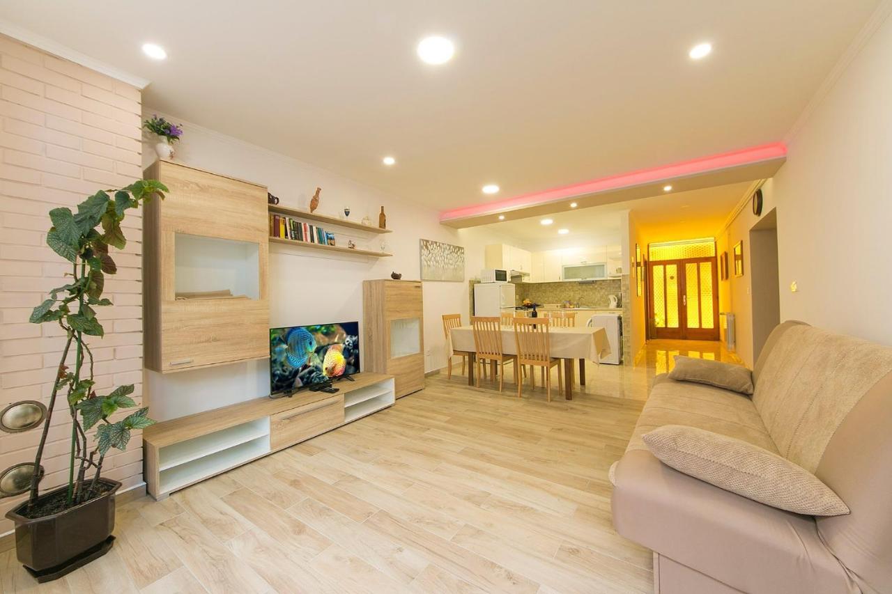 Apartments By The Sea Brela, Makarska - 20778 Exterior photo