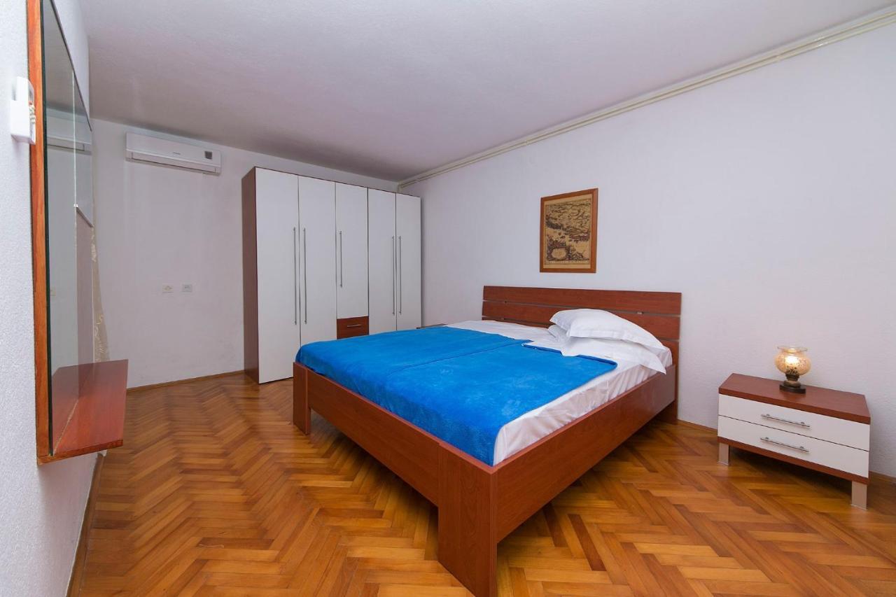 Apartments By The Sea Brela, Makarska - 20778 Exterior photo