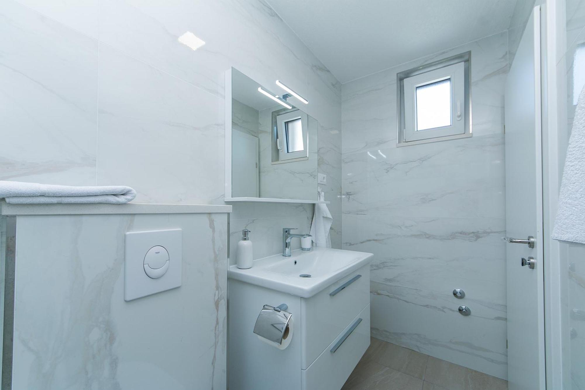 Apartments By The Sea Brela, Makarska - 20778 Room photo