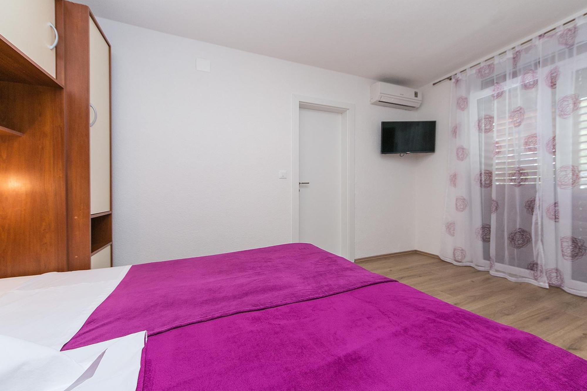 Apartments By The Sea Brela, Makarska - 20778 Room photo